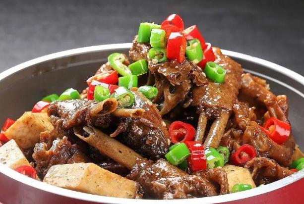 鵝肉的營養(yǎng)價值有哪些？鵝肉的功效與作用有哪些？