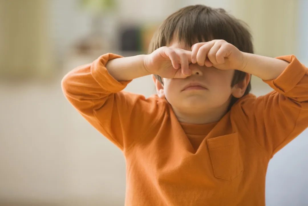 【合肥愛爾】孩子頻繁揉眼、眨眼，可能是過(guò)敏性結(jié)膜炎找上門